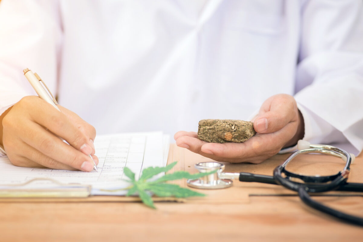 cannabis medical expert writing prescriptions,